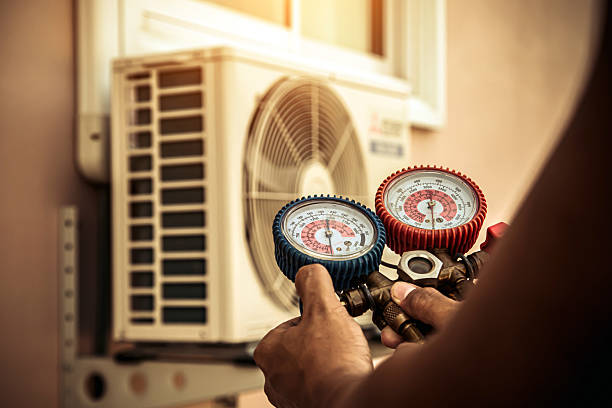 Professional Ac Installation technician working in Cropsey, IL